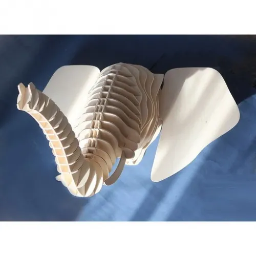  3D-vectorsjabloon van een olifantenkop, lasergesneden, voor wandsculptuur van multiplex.