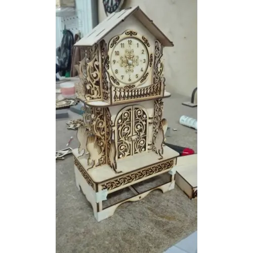  Modèle vectoriel d'horloge ornée découpée au laser pour découpeuse laser