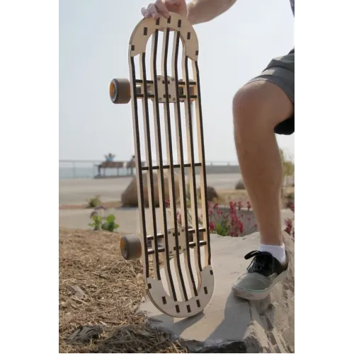  Skate Spikes — Laserskåret vektor til slatted skateboard deck