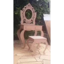 Espelho e cadeira