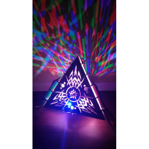  Trekantet pyramide-natlampe — Laserskåret vektorfil
