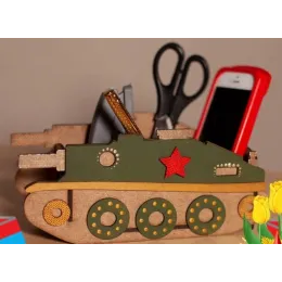 Organizér na stůl ve tvaru dřevěné nádrže